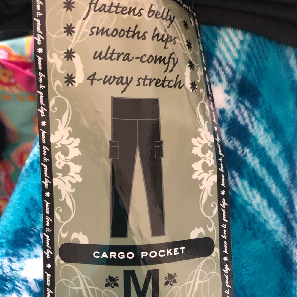 NWT!  Leggings with Cargo Pocket Sz Medium - Picture 4 of 6